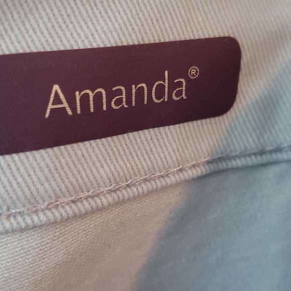 Gloria Vanderbilt Amanda Jeans - Picture 9 of 16